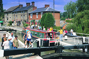 hire boat holidays on th e Grand Union Canal